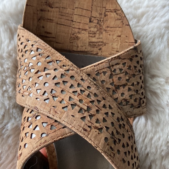 Seldom worn faux cork with silver inlay platform sandals - Picture 5 of 5